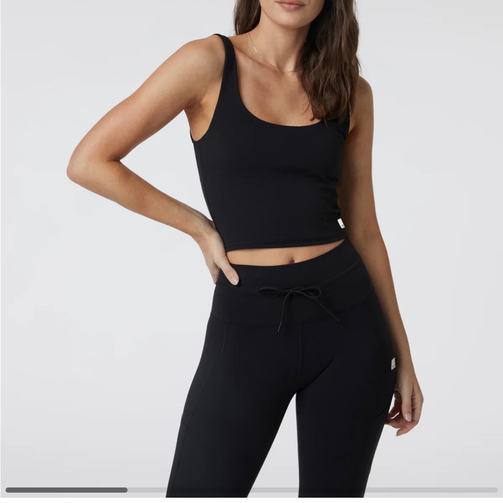 Vuori Daily Crop Tank Top in Black, Size Small